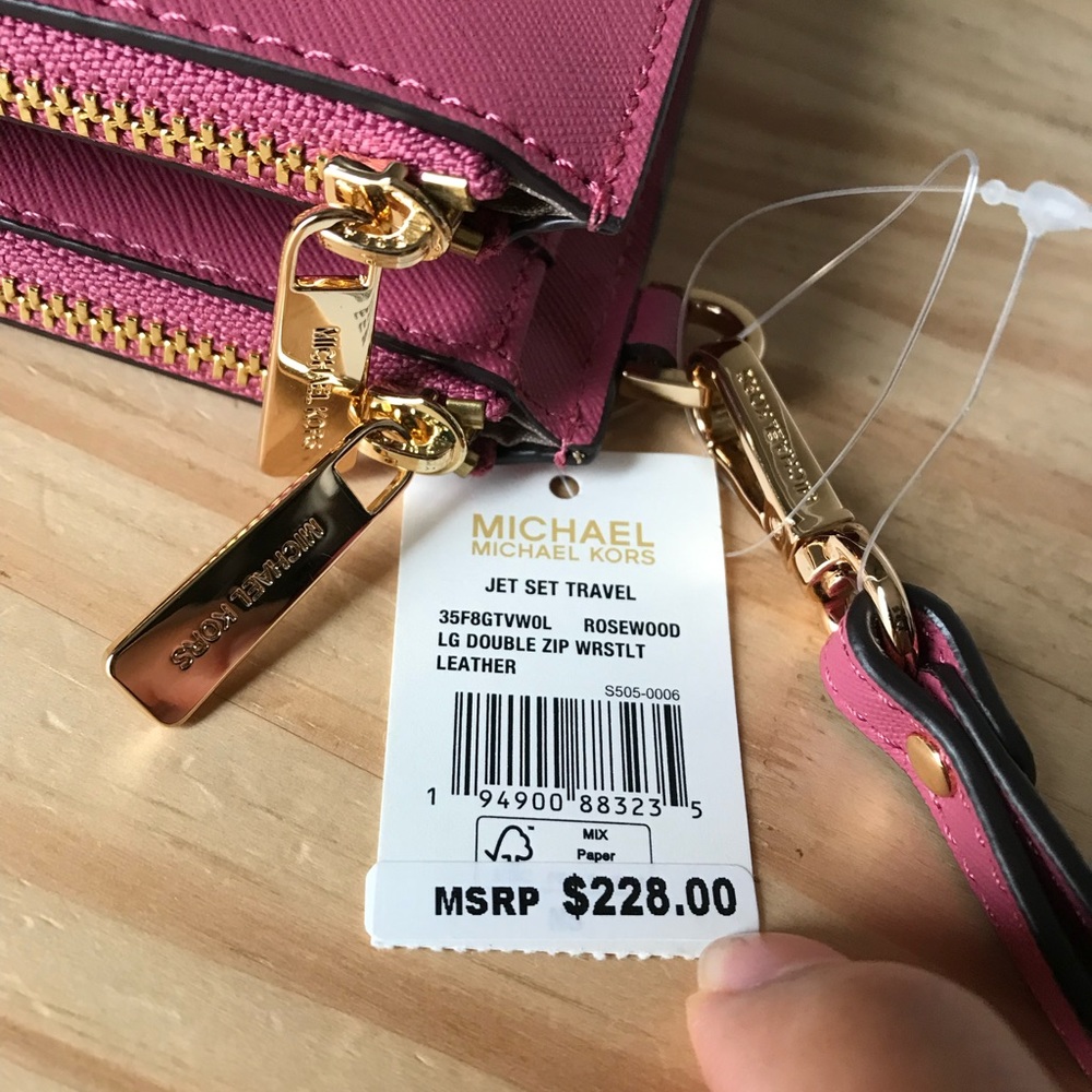 Michael Kors wallet🎈🎈 - Picture 8 of 8